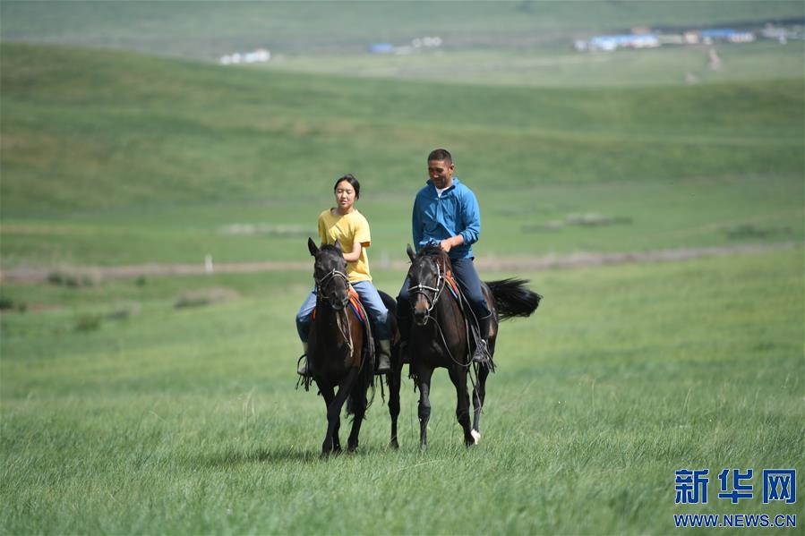 (特別的暑期生活·圖片故事)(3)草原女孩錫林花的暑期“歡樂時(shí)光”