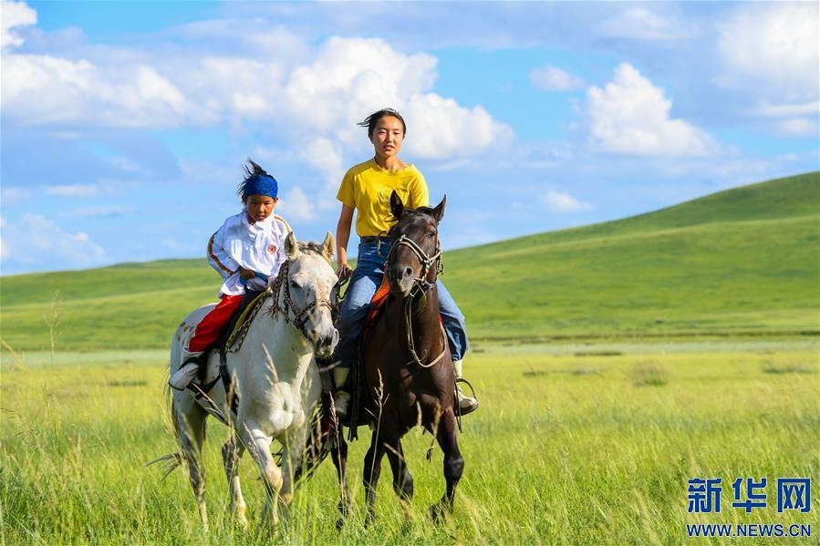 (特別的暑期生活·圖片故事)(10)草原女孩錫林花的暑期“歡樂時(shí)光”