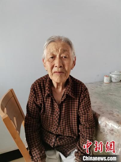 薩仁托婭拍攝的“草原母親”?！∷_仁托婭供圖