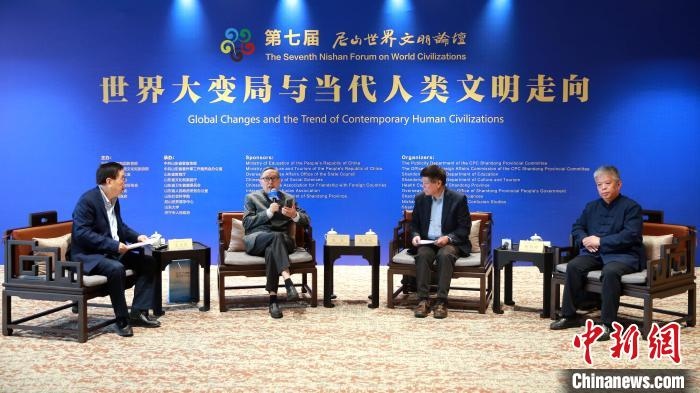 9月27日，第七屆尼山世界文明論壇首場(chǎng)高端對(duì)話舉行?！×籂?攝