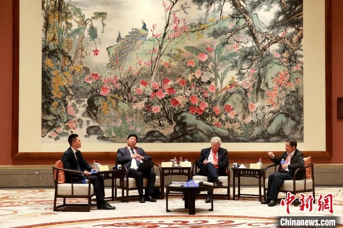 9月27日，尼山世界文明論壇在曲阜舉行，圖為該論壇的“高端訪談”活動(dòng)?！×籂?攝