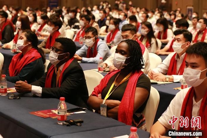 第十六屆“聯(lián)合國教科文組織孔子教育獎”9月27日晚在山東曲阜揭曉。梁犇 攝