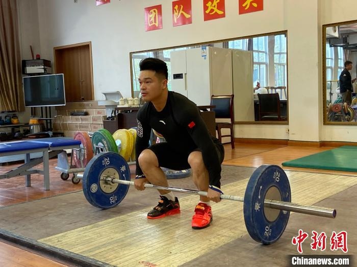 石智勇訓(xùn)練場(chǎng)景?！×植?攝