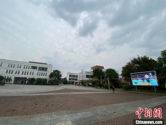 寧波市第二少年兒童業(yè)余體育學(xué)校?！×植?攝