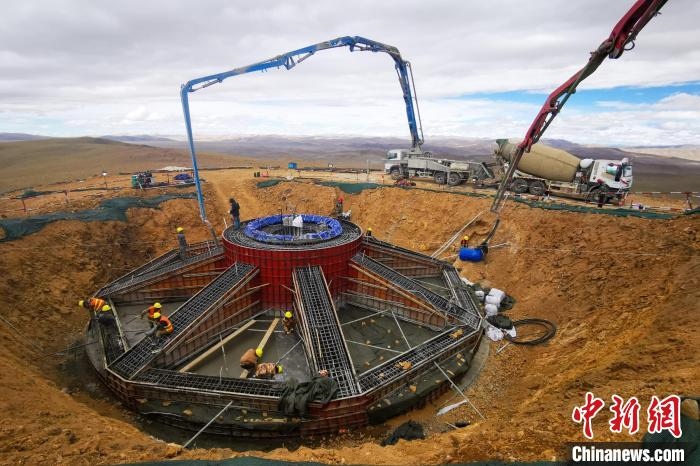 資料圖為該風(fēng)電場(chǎng)建設(shè)現(xiàn)場(chǎng)。 中國(guó)電建集團(tuán)成都勘測(cè)設(shè)計(jì)研究院有限公司 供圖