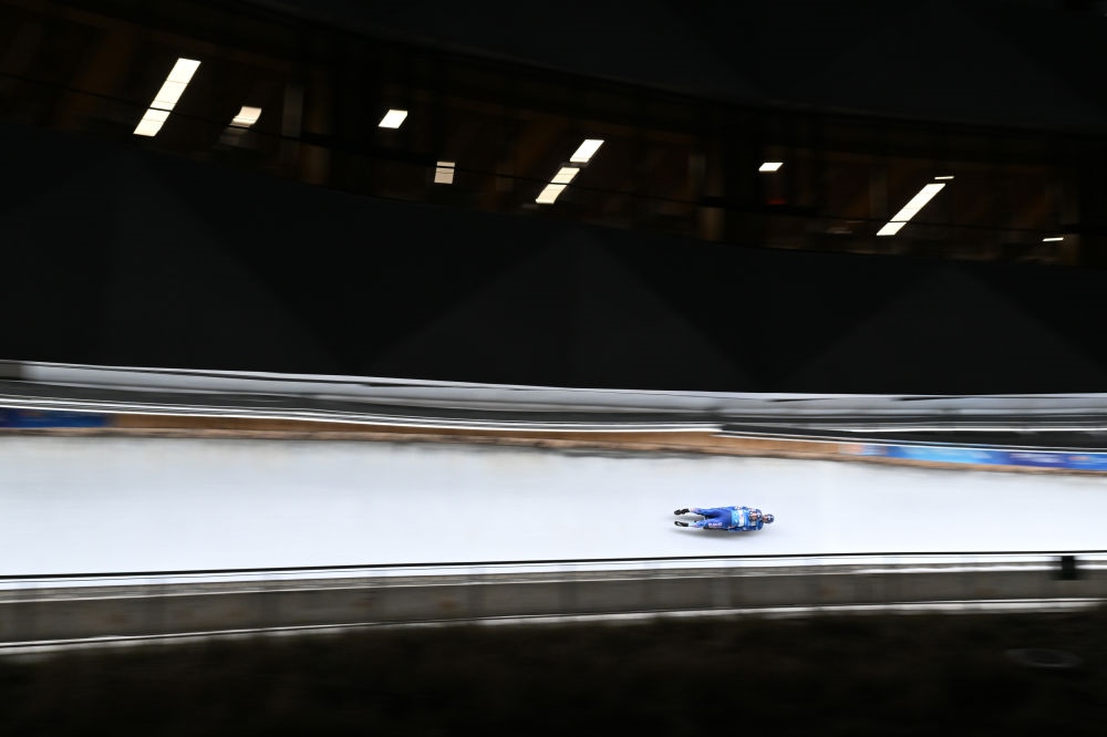 11月21日，美國選手馬茲德澤/泰爾迪曼在團體接力比賽中。新華社記者陳益宸攝