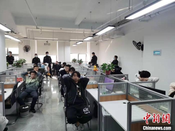 抓捕現(xiàn)場(chǎng)?！￠L(zhǎng)沙市公安局供圖