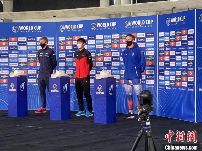 我國(guó)速滑在國(guó)際大賽上取得的第一個(gè)男子1000米金牌。　黑龍江省體育局提供