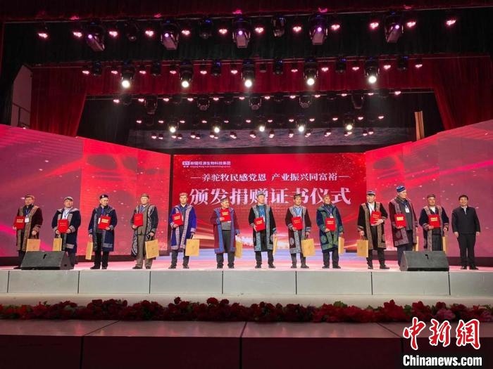 阿勒泰地區(qū)牧民靠企業(yè)的幫扶走上了致富道路?！」o琨 攝