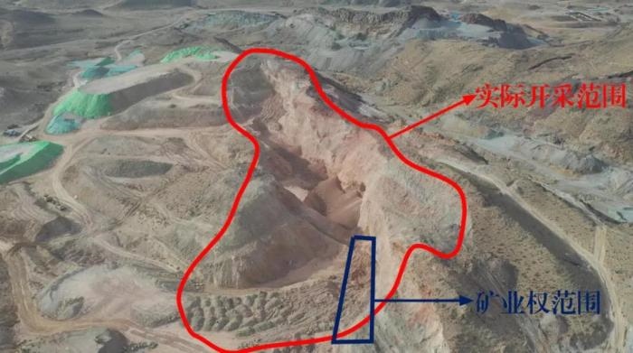2021年12月11日，督察組使用無人機拍攝，銅鐵溝礦礦業(yè)權(quán)面積僅6.9畝，越界開采達182畝，超出26.4倍；實際開采深度達35米，遠(yuǎn)超采礦許可證允許開采深度要求
