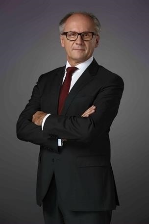 華晨寶馬汽車(chē)有限公司總裁兼首席執(zhí)行官 魏嵐德博士 華晨寶馬汽車(chē)有限公司總裁兼首席執(zhí)行官 魏嵐德博士