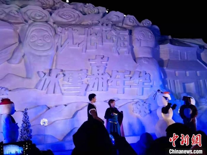 活動(dòng)現(xiàn)場(chǎng)表演的《冰雪奇緣》很受歡迎?！≮w桂華 攝