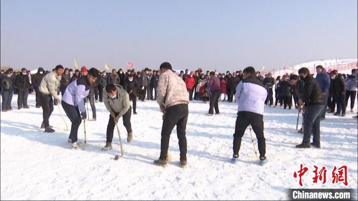 帕普孜球場，激烈角逐?！“统h融媒體中心供圖