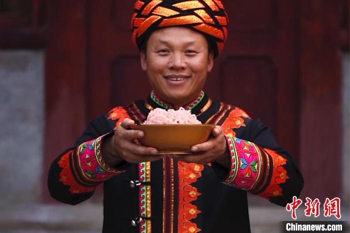 圖為“暢饗云宴”巧手年菜系列短視頻截圖?！『h航 攝