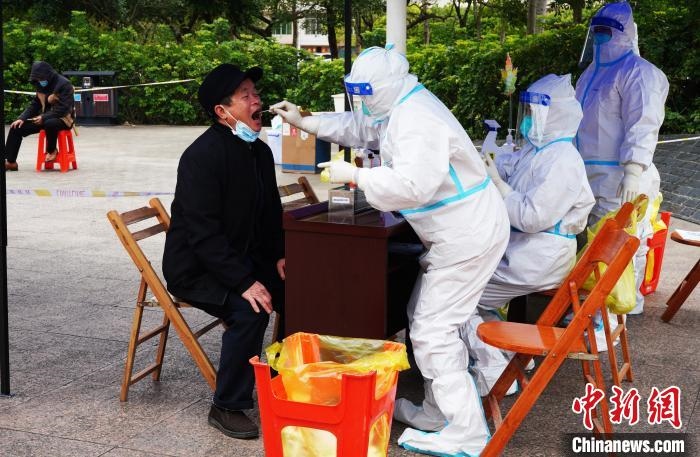 圖為德?？h組織民眾接受核酸檢測?！〉卤？h融媒體中心供圖