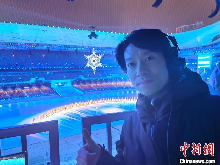 張文海在“鳥(niǎo)巢”內(nèi)。　張文海 供圖