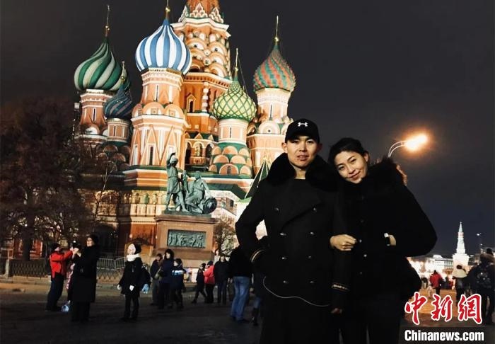 圖為敖木希勒夫婦留學合影?！“侥鞠＠展﹫D