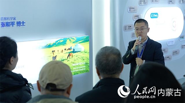 科拓生物工作人員講解乳酸菌產業(yè)的科技創(chuàng)新與產業(yè)發(fā)展。