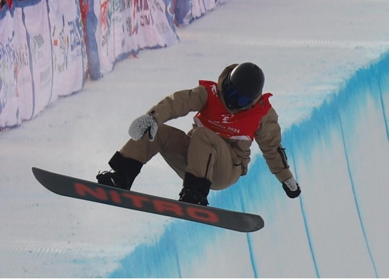 1708081314877418.png “十四冬”單板滑雪U型場(chǎng)地技巧公開組預(yù)賽超燃完賽39.png