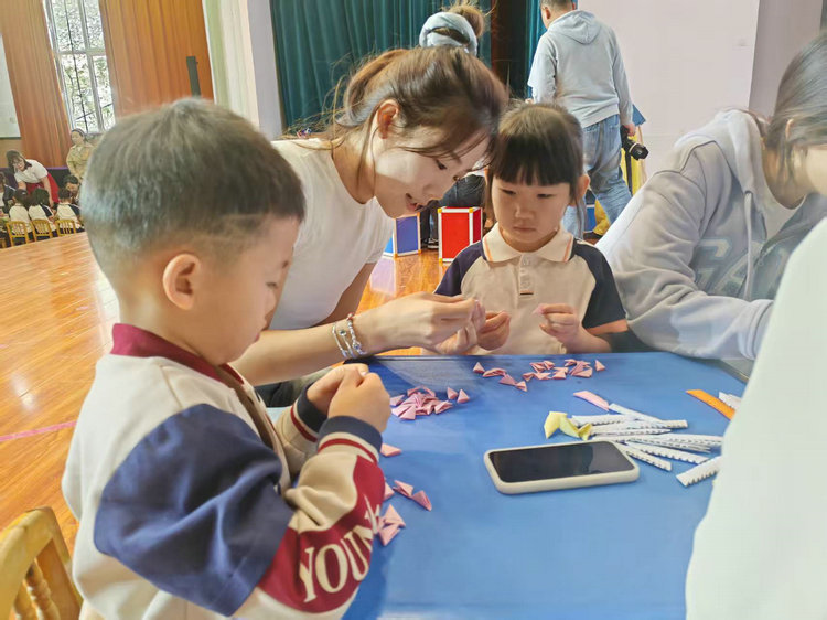 1745458233318521.jpg 拉手4.jpg