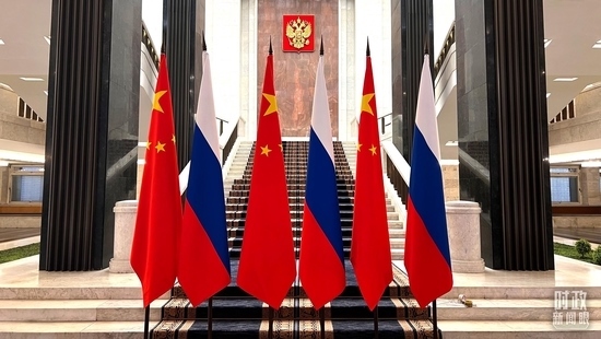 △習(xí)主席在這里同米舒斯京總理握手合影。（總臺央視記者程鋮拍攝）