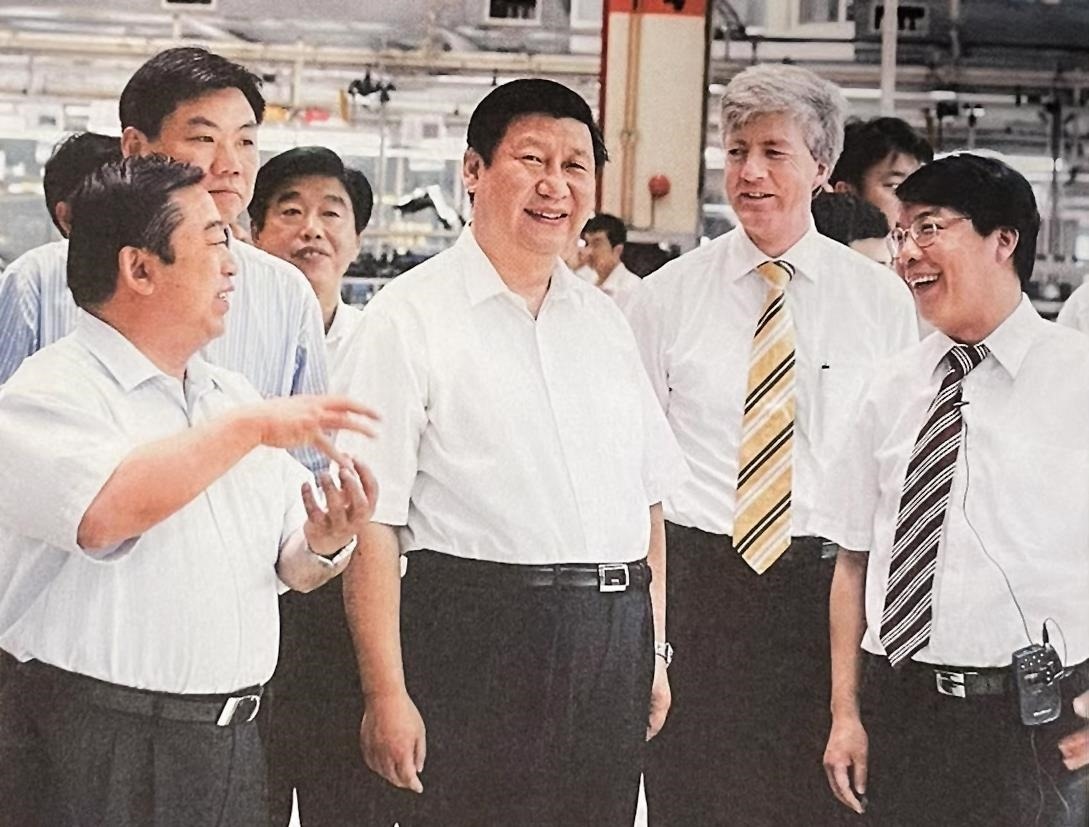 2007年7月，習(xí)近平調(diào)研上海大眾汽車有限公司。