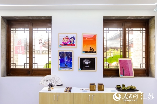 “棲棲小店”的文創(chuàng)產品展示廳。人民網記者 馬曉波攝