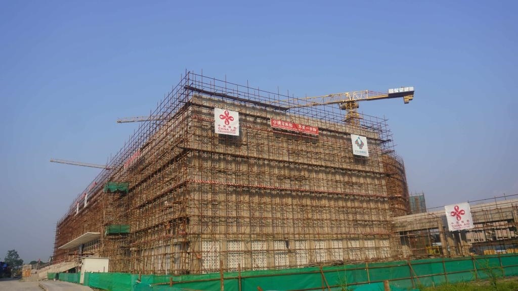 這是2023年5月23日在剛果（金）首都金沙薩拍攝的由中國(guó)援建的中部非洲文化藝術(shù)中心項(xiàng)目施工現(xiàn)場(chǎng)。