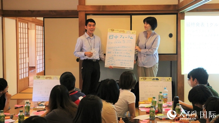 發(fā)表各自的研討成果。人民網(wǎng) 許可攝