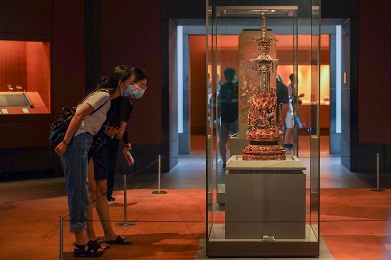 2020年7月24日，觀眾在蘇州博物館內(nèi)參觀。