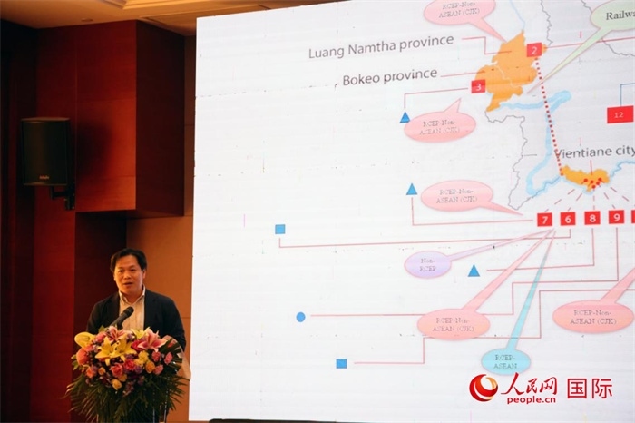 老撾計(jì)劃與投資部發(fā)展研究院院長(zhǎng)史提羅斯·拉斯福尼在活動(dòng)現(xiàn)場(chǎng)發(fā)言。人民網(wǎng)記者楊一攝