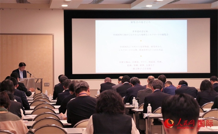 富士美術(shù)館文藝部長平野賢一介紹展覽內(nèi)容。（人民網(wǎng) 許可攝）