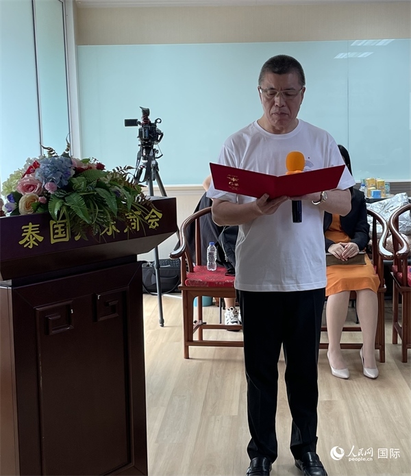 泰國浙江商會會長祁曉云受泰國華僑華人和駐泰各級商會機(jī)構(gòu)委托發(fā)出倡議，華僑華人群體將積極助力亞運(yùn)會舉行。人民網(wǎng)記者 劉慧攝