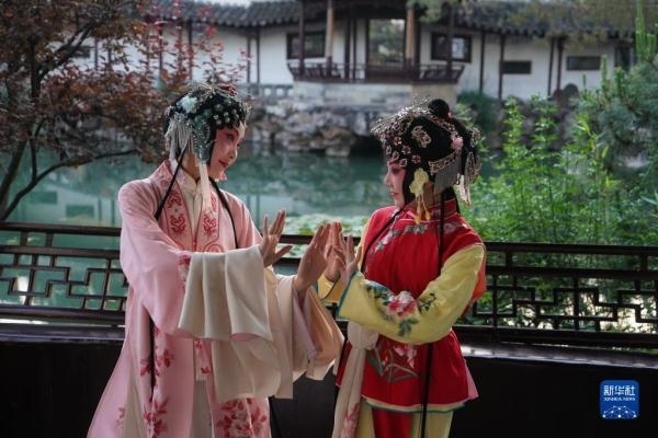 鏡觀中國(guó)丨雙面“繡”姑蘇