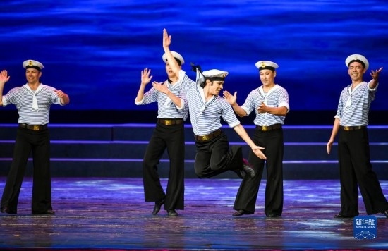 7月21日，哈薩克斯坦薩爾塔納國家舞蹈團(tuán)的演員在演出。