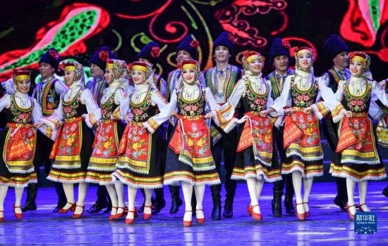 7月21日，哈薩克斯坦薩爾塔納國家舞蹈團(tuán)的演員在演出。