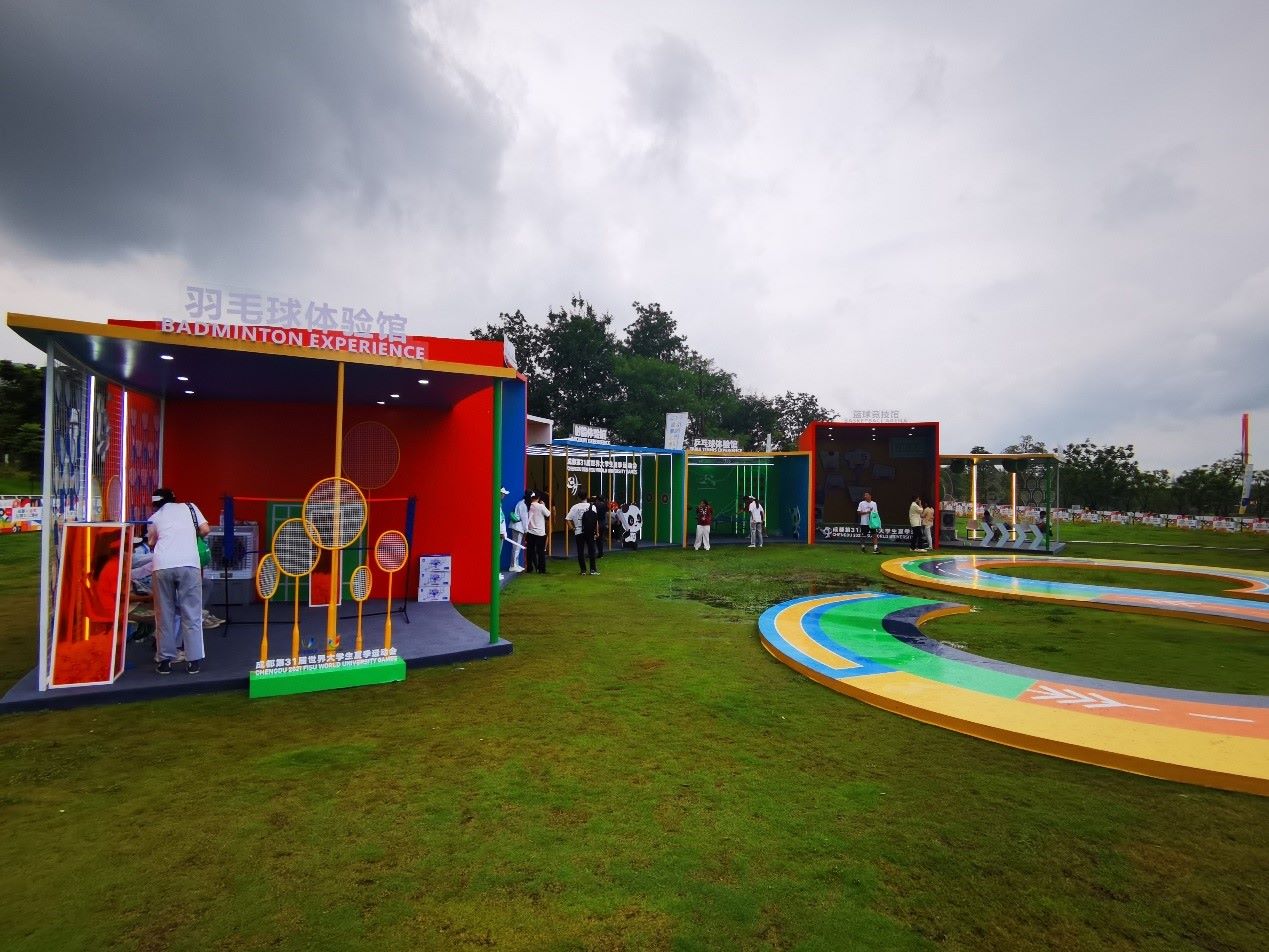 公園文化活動(dòng)內(nèi)各類體育項(xiàng)目體驗(yàn)區(qū)。 人民網(wǎng)記者 楊磊攝