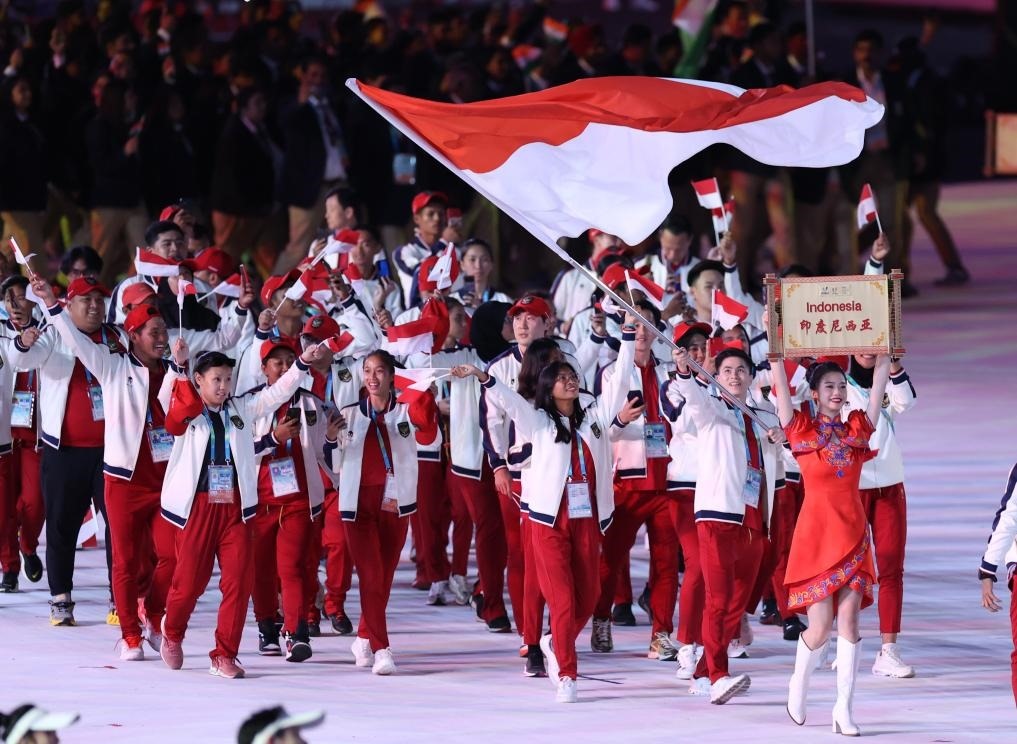 7月28日，印度尼西亞大學(xué)生體育代表團(tuán)在開幕式上入場。新華社記者張麗蕓攝