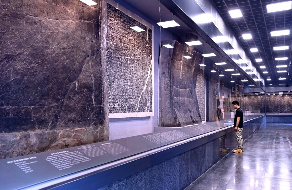 近日拍攝的陜西省漢中市博物館“石門十三品”陳列室。新華社記者 劉瀟 攝