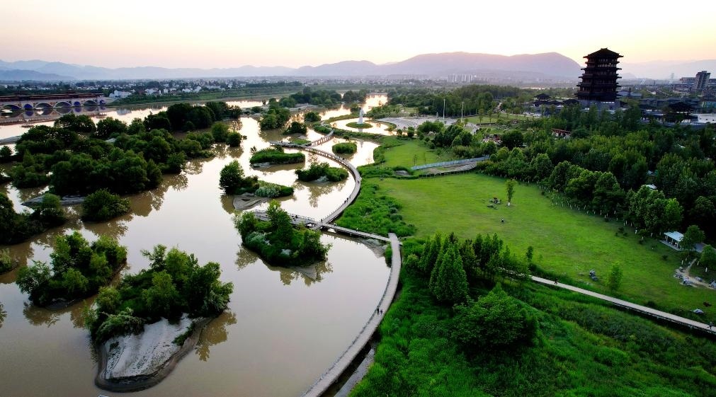 2022年5月16日拍攝的天漢濕地公園景色。新華社記者 邵瑞 攝