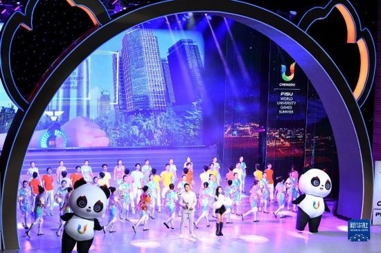 7月29日拍攝的聯(lián)歡會(huì)現(xiàn)場。新華社記者 張端 攝