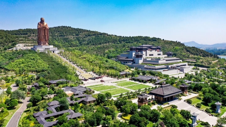 這是2023年6月8日拍攝的山東省曲阜市尼山圣境（無人機照片）。新華社記者 郭緒雷 攝