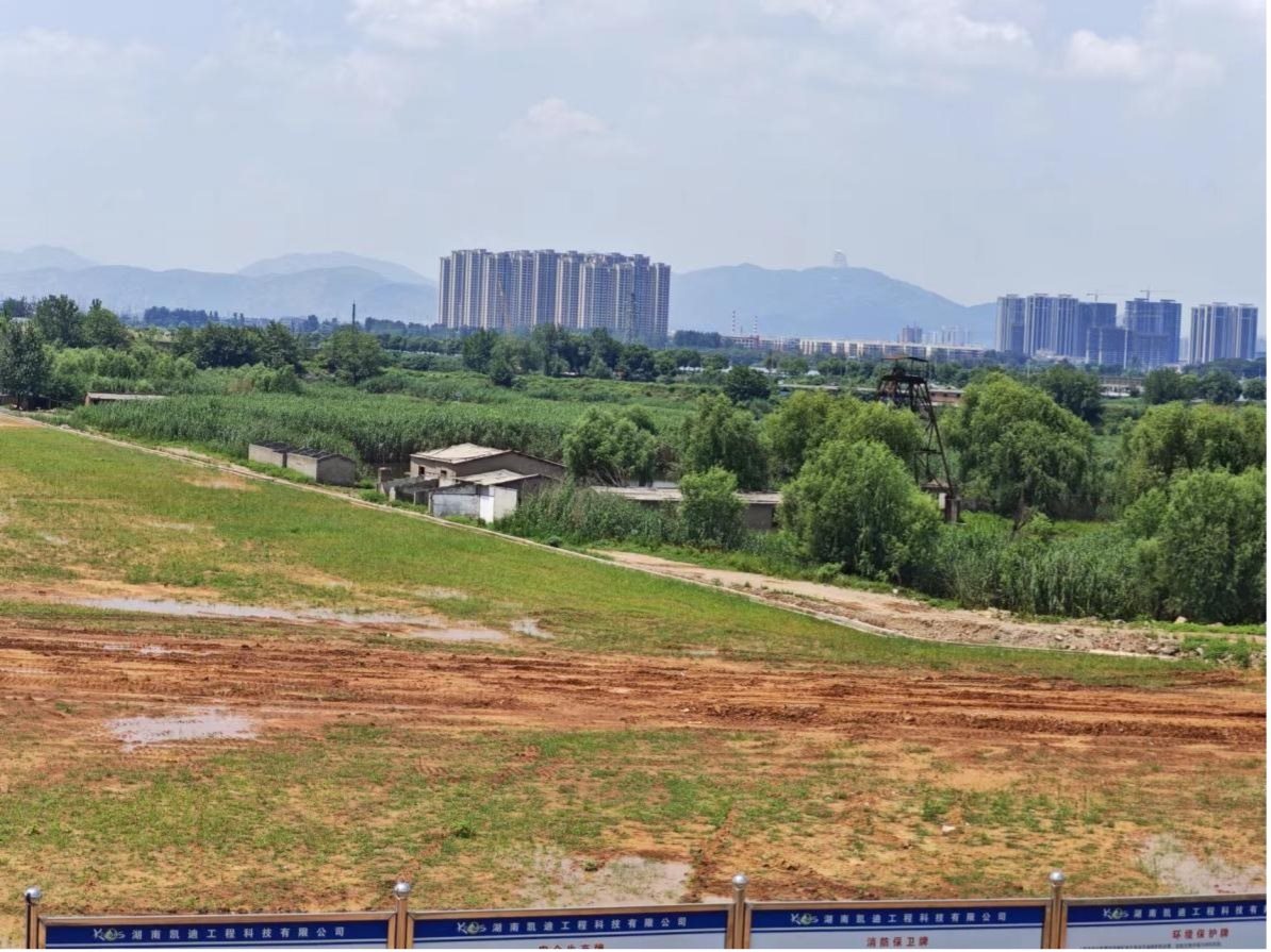 完全淹沒(méi)區(qū)（左）和部分淹沒(méi)區(qū)（右）分界。 人民網(wǎng)記者 黃鈺攝