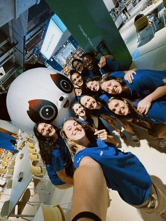 葡萄牙女籃隊(duì)員在成都大運(yùn)村自拍。 受訪(fǎng)者供圖