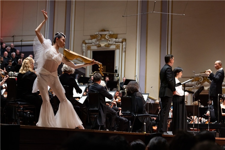 圖8月5日，2023愛丁堡國際藝術(shù)節(jié)開幕式音樂會《慈悲頌》的演出現(xiàn)場。藝術(shù)節(jié)組委會供圖