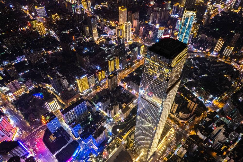 這是6月7日夜間拍攝的長沙城區(qū)景色（無人機(jī)照片）。新華社記者 陳思汗 攝