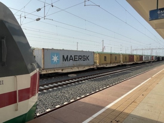 亞吉鐵路吉布提那噶德車站的貨運(yùn)車廂。人民網(wǎng)記者 趙艷紅攝