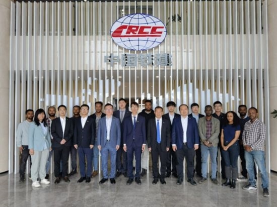 中國(guó)土木福州設(shè)計(jì)院埃塞分院團(tuán)隊(duì)合影。受訪對(duì)象供圖