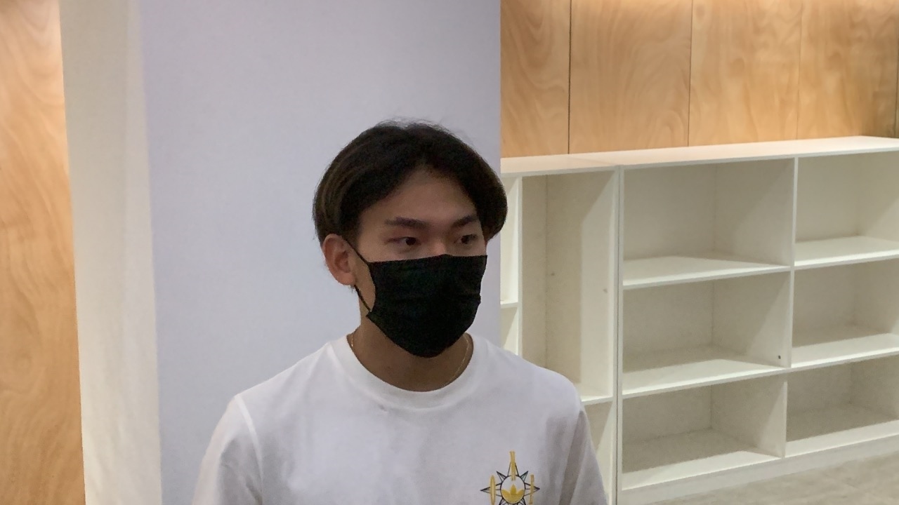 蘇翊鳴接受媒體采訪。荊政崳攝