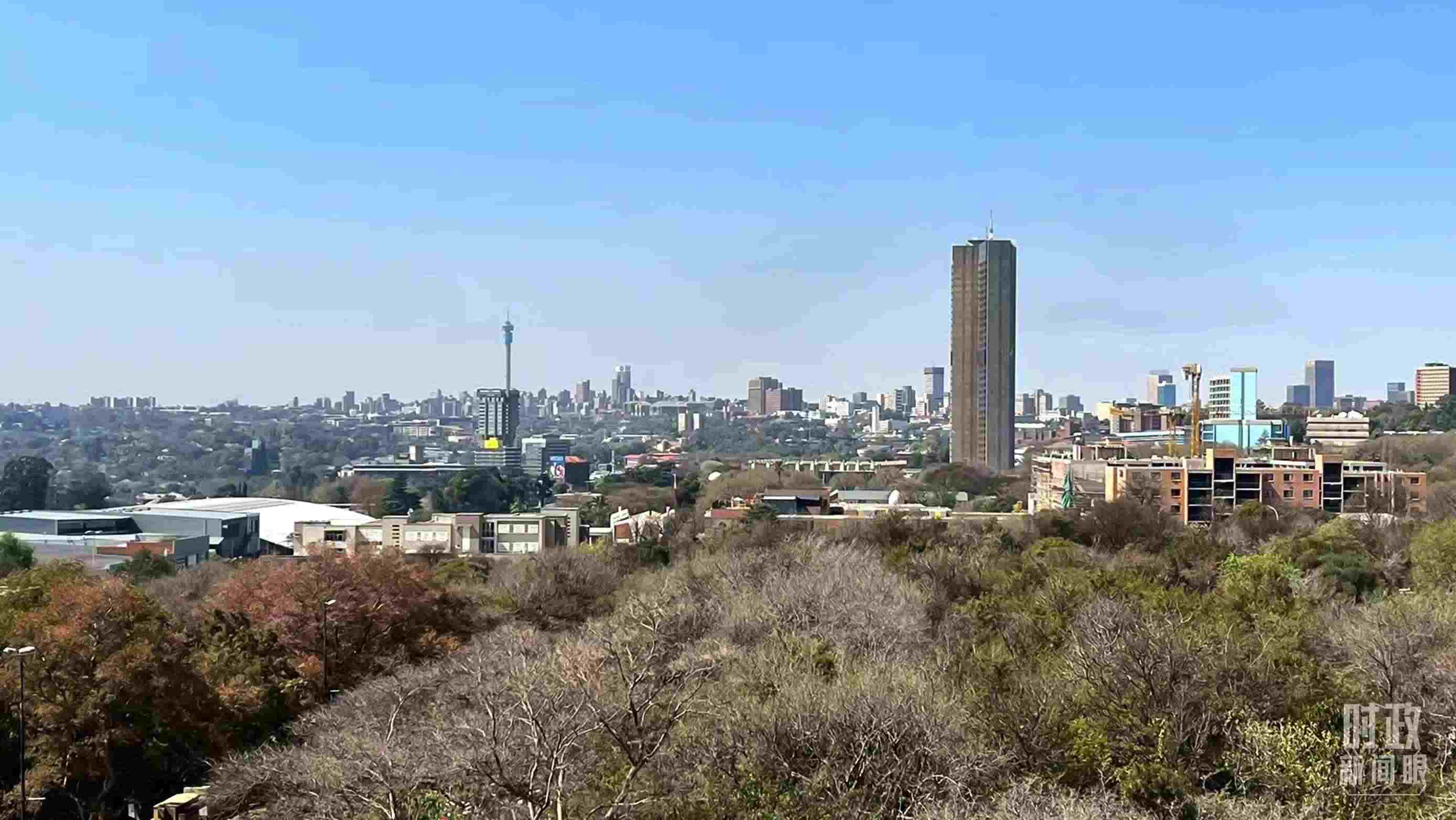 △約翰內(nèi)斯堡城市天際線。（總臺記者馬培敏拍攝）